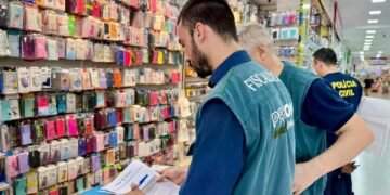 Ação conjunta entre Procon Manaus e Decon-AM resulta na apreensão de mais de 2,8 mil produtos falsificados na zona Norte