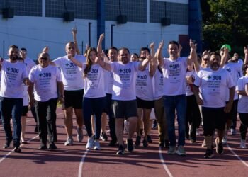 Governador Roberto Cidade participa de caminhada para celebrar mais de 300 transplantes realizados no Hospital Delphina Aziz