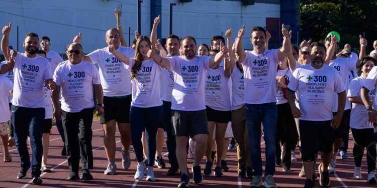 Governador Roberto Cidade participa de caminhada para celebrar mais de 300 transplantes realizados no Hospital Delphina Aziz