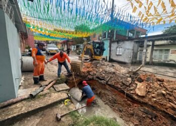 Prefeitura de Manaus desobstrui rede de drenagem no São Lázaro e reforça segurança da infraestrutura urbana