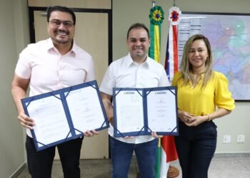 Governador Roberto Cidade assina novo convênio do Asfalta Amazonas e ordem de serviço para obras de pavimentação em Autazes