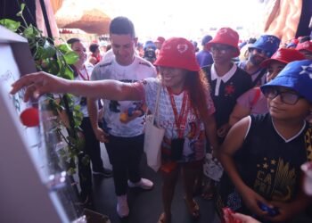 Festival de Parintins 2026: estande do Prosai recebe 1,5 mil visitantes no primeiro dia de funcionamento