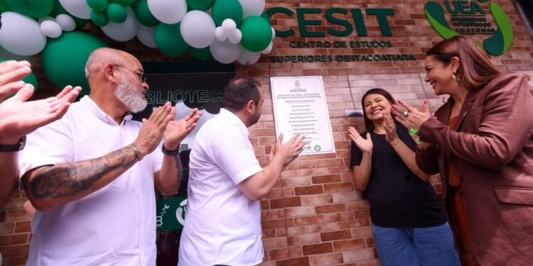 Governador Roberto Cidade inaugura biblioteca do Centro de Estudos Superiores da UEA em  Itacoatiara