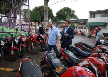 Roberto Cidade participa da entrega de motos recuperadas