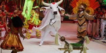 Festival de Parintins 2026: Garantido encerra segunda noite celebrando a diversidade e os laços ancestrais no Bumbódromo