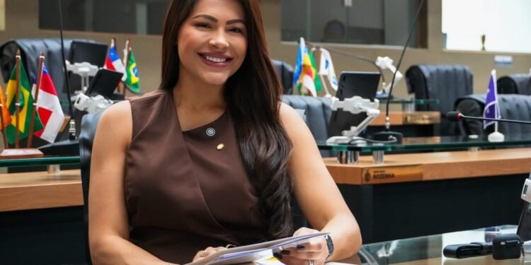 Deputada Brena Dianná pede criação de Casas de Passagem para idosos no interior do Amazonas