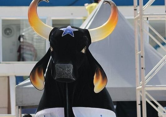 Festival de Parintins 2026: Caprichoso abre e Garantido encerra apresentações no Bumbódromo