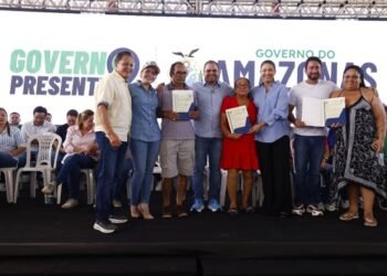 Governador Roberto Cidade acompanha serviços e entregas do Governo Presente para zona oeste de Manaus