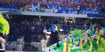 Festival de Parintins 2026: Boi Caprichoso exalta os guardiões da floresta abrindo a segunda noite de apresentações