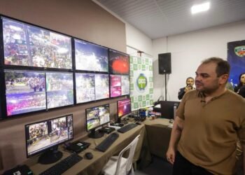 Festival de Parintins 2026: Governador Roberto Cidade destaca compromisso e experiência de órgãos integrados em visita ao CICC-L