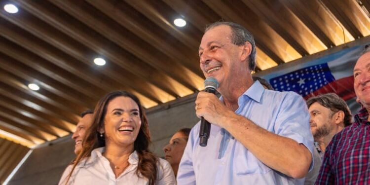 Grupo de Omar Aziz anuncia apoio de 47 prefeitos, mas apenas 24 comparecem à convenção