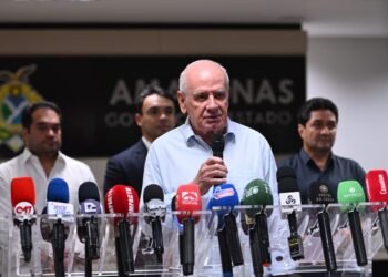 Serafim Corrêa detalha valores e busca entendimento para normalizar ônibus em Manaus