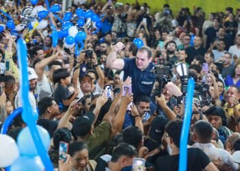 Cidade dispara no interior, lidera em Manaus e encosta em Omar na corrida ao Governo