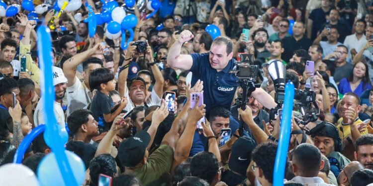 Cidade dispara no interior, lidera em Manaus e encosta em Omar na corrida ao Governo
