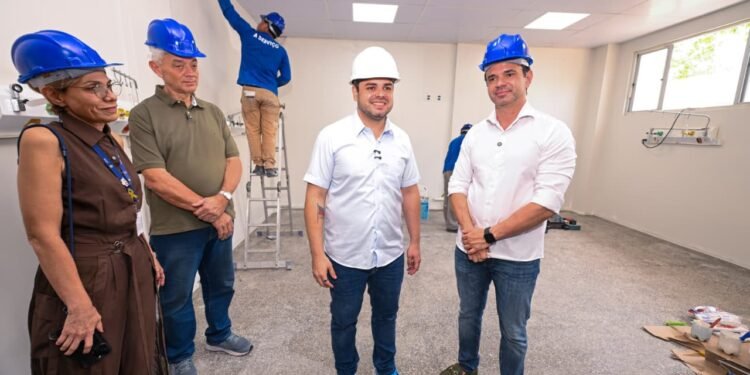 Roberto Cidade fiscaliza obras de modernização do SPA e Maternidade Chapot Prévost na Zona Leste