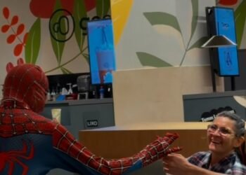 Ártemis Azevedo surpreende caracterizada de Homem-Aranha em noite de estreia no Manaus Plaza