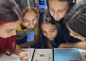 Copa do mundo em sala: alunos da rede estadual produzem livro a partir de estudo de linguagens e da história do futebol