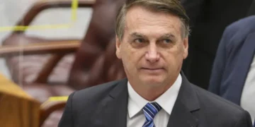 Exército entrega armas de Bolsonaro à PF e informa falta de duas