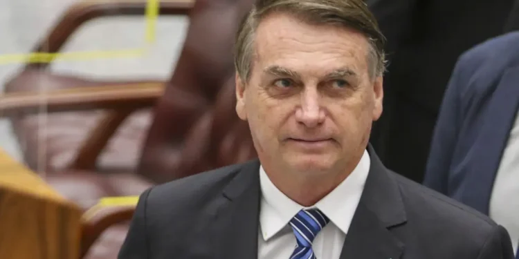 Exército entrega armas de Bolsonaro à PF e informa falta de duas