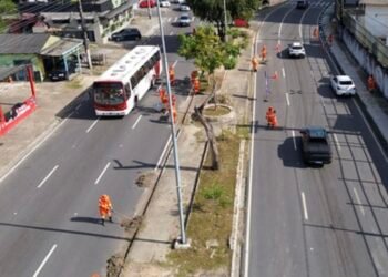 Prefeitura recolhe quase 250 toneladas de resíduos em dois dias de operação nos principais corredores viários de Manaus