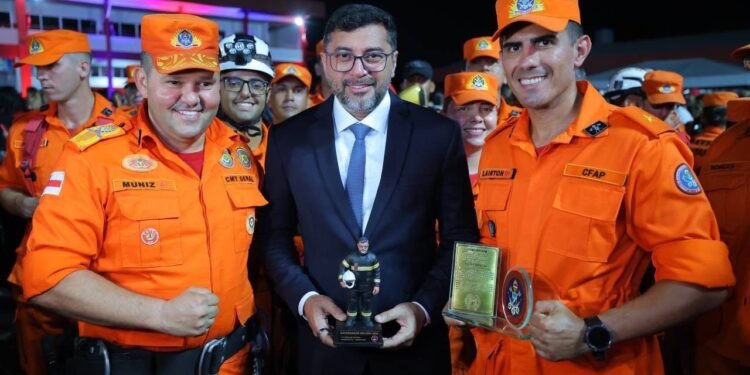 Wilson celebra 150 anos do Corpo de Bombeiros do Amazonas com maior ampliação da história da corporação no estado
