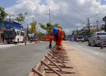 Prefeitura de Manaus avança na revitalização do canteiro central da avenida Margarita e amplia segurança para moradores da zona Norte