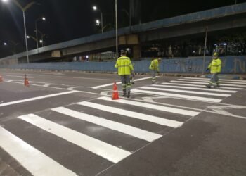 Bairro Zumbi recebe nova sinalização viária da Prefeitura de Manaus durante ações do programa ‘Manaus que a Gente Cuida’