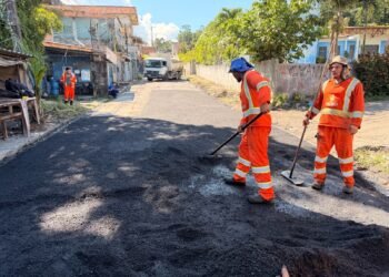 Prefeitura de Manaus avança com serviço de recuperação asfáltica e leva mais mobilidade ao bairro Cidade de Deus