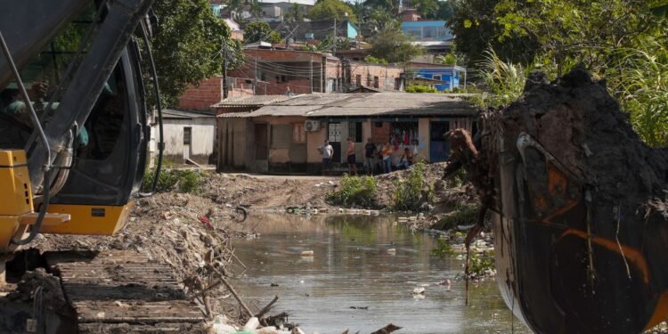 Renato Junior faz apelo à população contra lixo irregular e alagamentos em Manaus