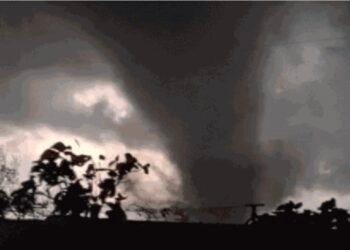 Tornado atinge três cidades no RS, deixa ao menos sete feridos e destrói residências