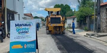 Prefeitura executa fresagem em via da zona Oeste para novo recapeamento asfáltico