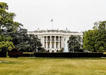Trump mantém sanções e congelamento de bens contra políticos e ministros do Brasil