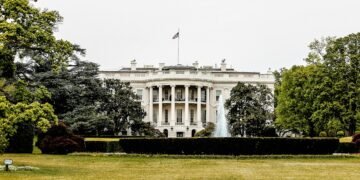 Trump mantém sanções e congelamento de bens contra políticos e ministros do Brasil