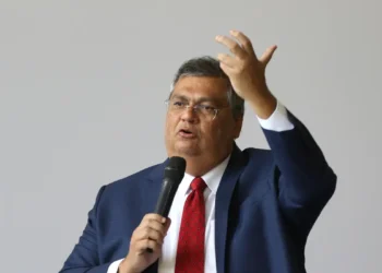 Dino bloqueia R$ 119 milhões de Valdemar por indicação de emendas, mesmo sem mandato