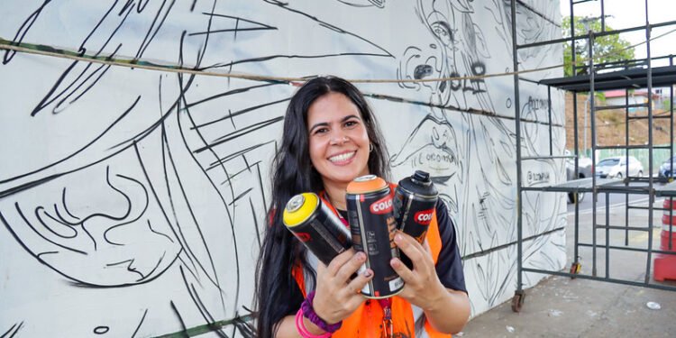 Prefeitura lança ‘Manaus em Cores’ e coloca mulheres no protagonismo da arte urbana nos viadutos