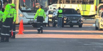 Blitz em Manaus apreende ônibus e vans com destino à convenção de Roberto Cidade