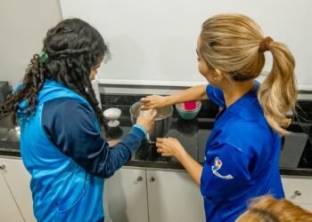 Oficinas culinárias ajudam adolescentes com TEA a superar seletividade alimentar