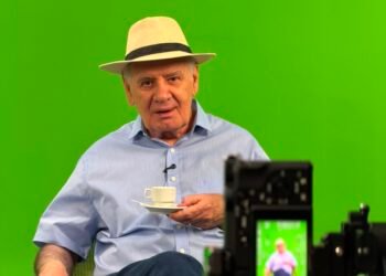Serafim Corrêa adota tom mais leve e amplia presença nas redes sociais