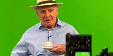 Serafim Corrêa adota tom mais leve e amplia presença nas redes sociais