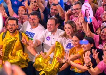 Roberto Cidade confirma construção do Hospital Universitário da UEA em encontro com educadores