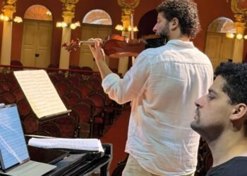 Recital “Diálogos” leva Beethoven e Ravel ao Teatro Amazonas em noite de violino e piano