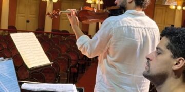 Recital “Diálogos” leva Beethoven e Ravel ao Teatro Amazonas em noite de violino e piano