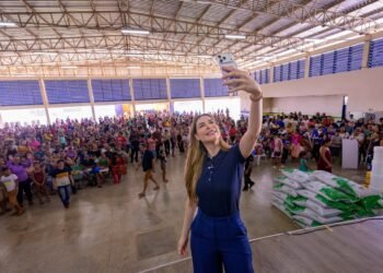 Thaisa Cidade acompanha Governo Presente em Tefé com serviços de saúde, assistência e cidadania