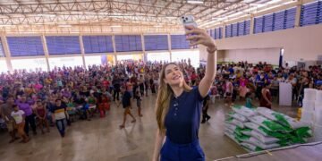 Thaisa Cidade acompanha Governo Presente em Tefé com serviços de saúde, assistência e cidadania