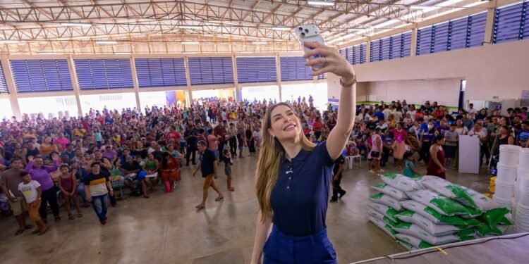 Thaisa Cidade acompanha Governo Presente em Tefé com serviços de saúde, assistência e cidadania