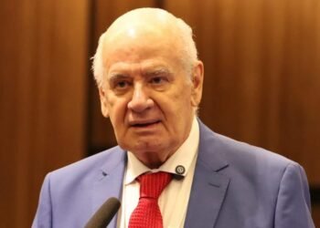Coari ganha fatia maior do ICMS e outros 61 municípios perdem recursos, alerta Serafim Corrêa