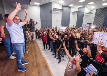 Roberto Cidade dialoga com artistas e produtores culturais e apresenta propostas para o setor