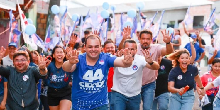 Roberto Cidade fala das propostas para a educação durante caminhada no Santo Agostinho