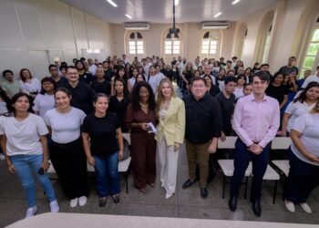 Thaisa Cidade acompanha início de curso inédito de Informática do Cetam para adolescentes com TEA