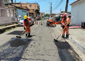 Prefeitura de Manaus recupera pavimento e melhora circulação no Lírio do Vale 1